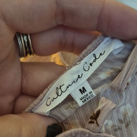 🎁3/$30🎁 Culture Code (Sz M) Lavendar Floral Ruffle Sleeveless Top - Picture 9 of 9